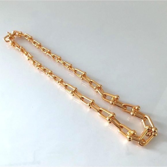 Gold Hardware Graduated Link U Necklace - Picture 11 of 12